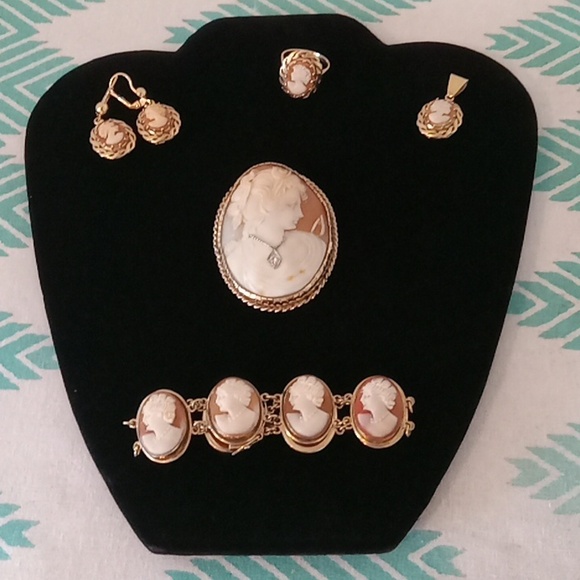 None Jewelry - Cameo 14kt Gold Set New